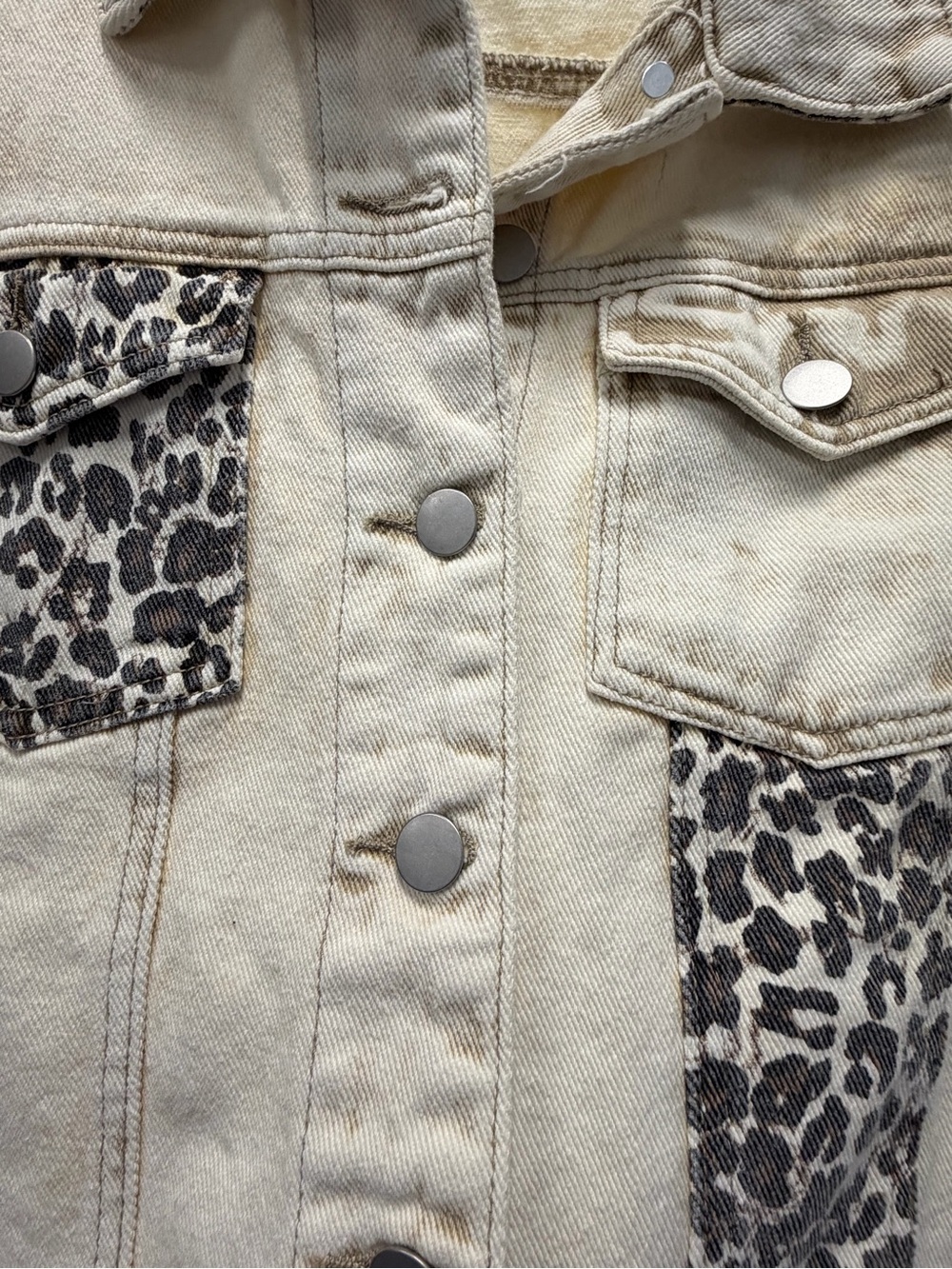 POL Cream Cropped Denim Jacket with Leopard Patches Sz Sm - Picture 5 of 6